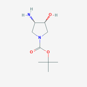 molecular formula C9H18N2O3 B064947 叔丁基(3S,4R)-3-氨基-4-羟基吡咯烷-1-羧酸酯 CAS No. 190792-75-7