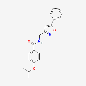 molecular formula C20H20N2O3 B6497507 Benzamide, 4-(1-methylethoxy)-N-[(5-phenyl-3-isoxazolyl)methyl]- CAS No. 946340-00-7