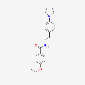 4-(propan-2-yloxy)-N-{2-[4-(pyrrolidin-1-yl)phenyl]ethyl}benzamide