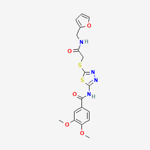 molecular formula C18H18N4O5S2 B6526959 N-{5-[({[(furan-2-yl)methyl]carbamoyl}methyl)sulfanyl]-1,3,4-thiadiazol-2-yl}-3,4-dimethoxybenzamide CAS No. 893153-21-4