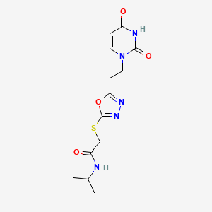 2-({5-[2-(2,4-dioxo-1,2,3,4-tetrahydropyrimidin-1-yl)ethyl]-1,3,4-oxadiazol-2-yl}sulfanyl)-N-(propan-2-yl)acetamide
