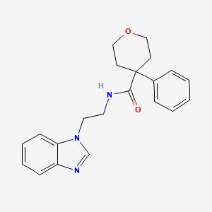 molecular formula C21H23N3O2 B6622204 N-[2-(1H-1,3-benzodiazol-1-yl)ethyl]-4-phenyloxane-4-carboxamide 