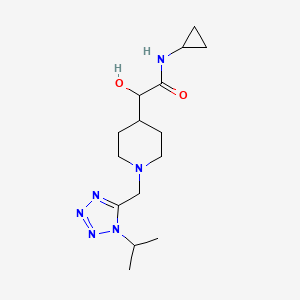 molecular formula C15H26N6O2 B6673643 N-cyclopropyl-2-hydroxy-2-[1-[(1-propan-2-yltetrazol-5-yl)methyl]piperidin-4-yl]acetamide 