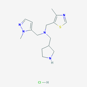 molecular formula C15H24ClN5S B6673885 N-[(2-methylpyrazol-3-yl)methyl]-N-[(4-methyl-1,3-thiazol-5-yl)methyl]-1-pyrrolidin-3-ylmethanamine;hydrochloride 