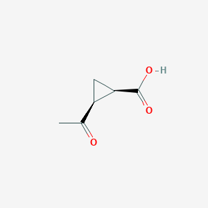 molecular formula C6H8O3 B067306 (1R,2S)-2-acetylcyclopropane-1-carboxylic acid CAS No. 178033-28-8
