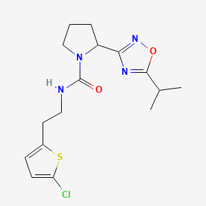molecular formula C16H21ClN4O2S B6755604 N-[2-(5-chlorothiophen-2-yl)ethyl]-2-(5-propan-2-yl-1,2,4-oxadiazol-3-yl)pyrrolidine-1-carboxamide 