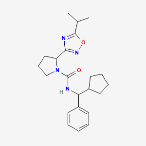 molecular formula C22H30N4O2 B6755606 N-[cyclopentyl(phenyl)methyl]-2-(5-propan-2-yl-1,2,4-oxadiazol-3-yl)pyrrolidine-1-carboxamide 
