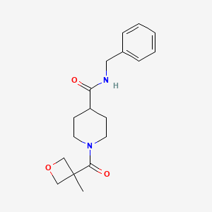 molecular formula C18H24N2O3 B6764862 N-benzyl-1-(3-methyloxetane-3-carbonyl)piperidine-4-carboxamide 