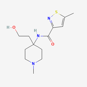 molecular formula C13H21N3O2S B6775127 N-[4-(2-hydroxyethyl)-1-methylpiperidin-4-yl]-5-methyl-1,2-thiazole-3-carboxamide 