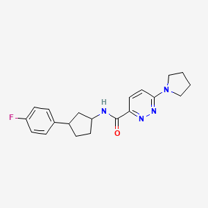 molecular formula C20H23FN4O B6777741 N-[3-(4-fluorophenyl)cyclopentyl]-6-pyrrolidin-1-ylpyridazine-3-carboxamide 