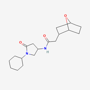 molecular formula C18H28N2O3 B6798652 N-(1-cyclohexyl-5-oxopyrrolidin-3-yl)-2-(7-oxabicyclo[2.2.1]heptan-2-yl)acetamide 