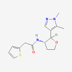 molecular formula C15H19N3O2S B6822557 N-[(2R,3S)-2-(1,5-dimethylpyrazol-4-yl)oxolan-3-yl]-2-thiophen-2-ylacetamide 