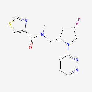 molecular formula C14H16FN5OS B6823335 N-[[(2S,4S)-4-fluoro-1-pyridazin-3-ylpyrrolidin-2-yl]methyl]-N-methyl-1,3-thiazole-4-carboxamide 