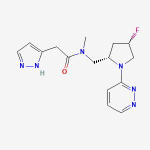 molecular formula C15H19FN6O B6828915 N-[[(2S,4S)-4-fluoro-1-pyridazin-3-ylpyrrolidin-2-yl]methyl]-N-methyl-2-(1H-pyrazol-5-yl)acetamide 