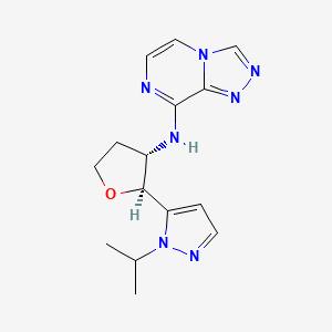 molecular formula C15H19N7O B6833977 N-[(2S,3S)-2-(2-propan-2-ylpyrazol-3-yl)oxolan-3-yl]-[1,2,4]triazolo[4,3-a]pyrazin-8-amine 