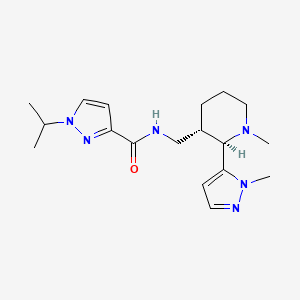 molecular formula C18H28N6O B6849349 N-[[(2R,3S)-1-methyl-2-(2-methylpyrazol-3-yl)piperidin-3-yl]methyl]-1-propan-2-ylpyrazole-3-carboxamide 