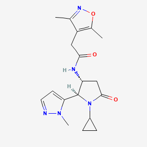 molecular formula C18H23N5O3 B6849722 N-[(2R,3R)-1-cyclopropyl-2-(2-methylpyrazol-3-yl)-5-oxopyrrolidin-3-yl]-2-(3,5-dimethyl-1,2-oxazol-4-yl)acetamide 