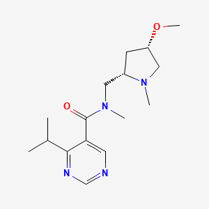 molecular formula C16H26N4O2 B6862324 N-[[(2S,4S)-4-methoxy-1-methylpyrrolidin-2-yl]methyl]-N-methyl-4-propan-2-ylpyrimidine-5-carboxamide 