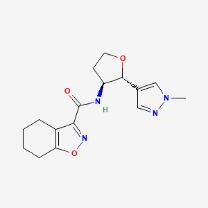 molecular formula C16H20N4O3 B6884556 N-[(2R,3S)-2-(1-methylpyrazol-4-yl)oxolan-3-yl]-4,5,6,7-tetrahydro-1,2-benzoxazole-3-carboxamide 