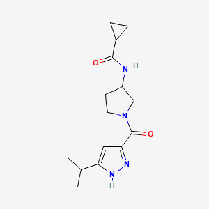 molecular formula C15H22N4O2 B6895140 N-[1-(5-propan-2-yl-1H-pyrazole-3-carbonyl)pyrrolidin-3-yl]cyclopropanecarboxamide 