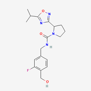 molecular formula C18H23FN4O3 B6904023 N-[[3-fluoro-4-(hydroxymethyl)phenyl]methyl]-2-(5-propan-2-yl-1,2,4-oxadiazol-3-yl)pyrrolidine-1-carboxamide 