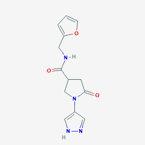 molecular formula C13H14N4O3 B6904427 N-(furan-2-ylmethyl)-5-oxo-1-(1H-pyrazol-4-yl)pyrrolidine-3-carboxamide 