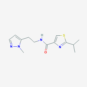 molecular formula C13H18N4OS B6930640 N-[2-(2-methylpyrazol-3-yl)ethyl]-2-propan-2-yl-1,3-thiazole-4-carboxamide 