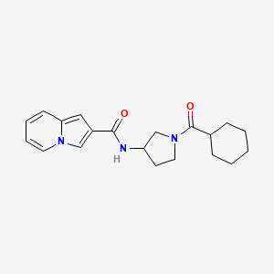 molecular formula C20H25N3O2 B6937357 N-[1-(cyclohexanecarbonyl)pyrrolidin-3-yl]indolizine-2-carboxamide 