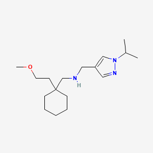 molecular formula C17H31N3O B6940048 N-[[1-(2-methoxyethyl)cyclohexyl]methyl]-1-(1-propan-2-ylpyrazol-4-yl)methanamine 