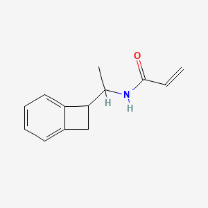 molecular formula C13H15NO B6991102 N-(1-{bicyclo[4.2.0]octa-1,3,5-trien-7-yl}ethyl)prop-2-enamide 