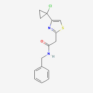 molecular formula C15H15ClN2OS B7011916 N-benzyl-2-[4-(1-chlorocyclopropyl)-1,3-thiazol-2-yl]acetamide 