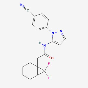 molecular formula C19H18F2N4O B7016225 N-[2-(4-cyanophenyl)pyrazol-3-yl]-2-(7,7-difluoro-1-bicyclo[4.1.0]heptanyl)acetamide 
