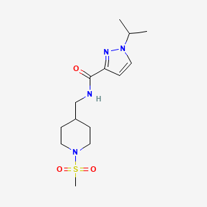 molecular formula C14H24N4O3S B7026529 N-[(1-methylsulfonylpiperidin-4-yl)methyl]-1-propan-2-ylpyrazole-3-carboxamide 