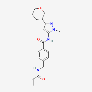 molecular formula C20H24N4O3 B7039079 N-[1-methyl-3-(oxan-3-yl)-1H-pyrazol-5-yl]-4-[(prop-2-enamido)methyl]benzamide 