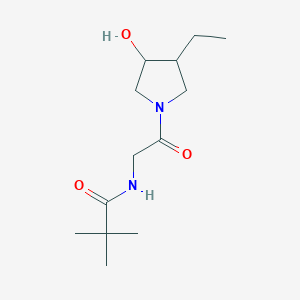 molecular formula C13H24N2O3 B7053942 N-[2-(3-ethyl-4-hydroxypyrrolidin-1-yl)-2-oxoethyl]-2,2-dimethylpropanamide 