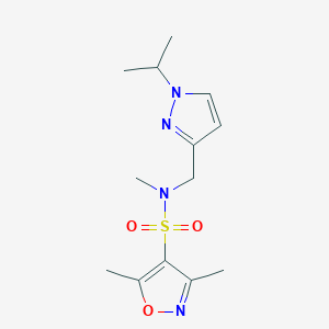 molecular formula C13H20N4O3S B7064788 N,3,5-trimethyl-N-[(1-propan-2-ylpyrazol-3-yl)methyl]-1,2-oxazole-4-sulfonamide 