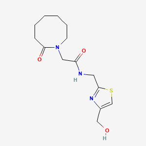 molecular formula C14H21N3O3S B7079505 N-[[4-(hydroxymethyl)-1,3-thiazol-2-yl]methyl]-2-(2-oxoazocan-1-yl)acetamide 