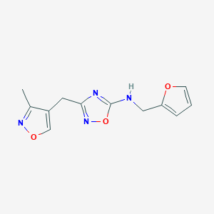molecular formula C12H12N4O3 B7099587 N-(furan-2-ylmethyl)-3-[(3-methyl-1,2-oxazol-4-yl)methyl]-1,2,4-oxadiazol-5-amine 