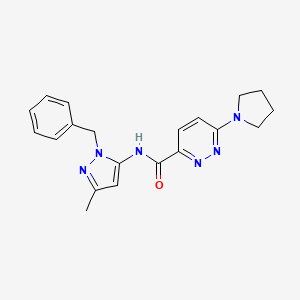molecular formula C20H22N6O B7130620 N-(2-benzyl-5-methylpyrazol-3-yl)-6-pyrrolidin-1-ylpyridazine-3-carboxamide 