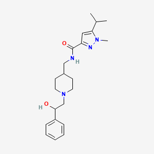molecular formula C22H32N4O2 B7133301 N-[[1-(2-hydroxy-2-phenylethyl)piperidin-4-yl]methyl]-1-methyl-5-propan-2-ylpyrazole-3-carboxamide 
