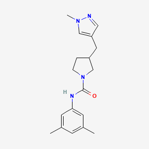 molecular formula C18H24N4O B7133630 N-(3,5-dimethylphenyl)-3-[(1-methylpyrazol-4-yl)methyl]pyrrolidine-1-carboxamide 