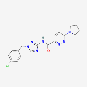 molecular formula C18H18ClN7O B7135399 N-[1-[(4-chlorophenyl)methyl]-1,2,4-triazol-3-yl]-6-pyrrolidin-1-ylpyridazine-3-carboxamide 