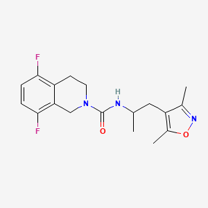 molecular formula C18H21F2N3O2 B7138639 N-[1-(3,5-dimethyl-1,2-oxazol-4-yl)propan-2-yl]-5,8-difluoro-3,4-dihydro-1H-isoquinoline-2-carboxamide 