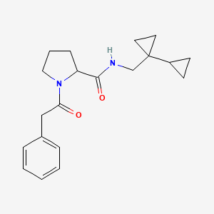 molecular formula C20H26N2O2 B7151352 N-[(1-cyclopropylcyclopropyl)methyl]-1-(2-phenylacetyl)pyrrolidine-2-carboxamide 