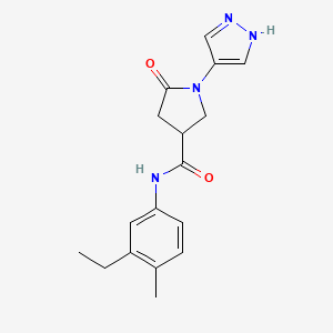 molecular formula C17H20N4O2 B7163188 N-(3-ethyl-4-methylphenyl)-5-oxo-1-(1H-pyrazol-4-yl)pyrrolidine-3-carboxamide 