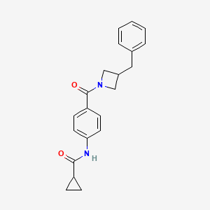 molecular formula C21H22N2O2 B7163723 N-[4-(3-benzylazetidine-1-carbonyl)phenyl]cyclopropanecarboxamide 