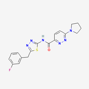 molecular formula C18H17FN6OS B7172687 N-[5-[(3-fluorophenyl)methyl]-1,3,4-thiadiazol-2-yl]-6-pyrrolidin-1-ylpyridazine-3-carboxamide 