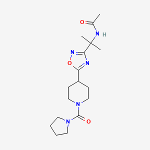 molecular formula C17H27N5O3 B7176851 N-[2-[5-[1-(pyrrolidine-1-carbonyl)piperidin-4-yl]-1,2,4-oxadiazol-3-yl]propan-2-yl]acetamide 