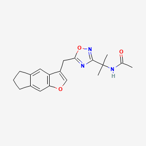 molecular formula C19H21N3O3 B7176855 N-[2-[5-(6,7-dihydro-5H-cyclopenta[f][1]benzofuran-3-ylmethyl)-1,2,4-oxadiazol-3-yl]propan-2-yl]acetamide 