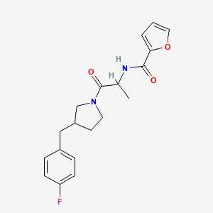 molecular formula C19H21FN2O3 B7180794 N-[1-[3-[(4-fluorophenyl)methyl]pyrrolidin-1-yl]-1-oxopropan-2-yl]furan-2-carboxamide 